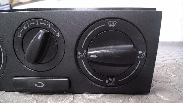 Foto: HEIZUNGSBETÄTIGUNG eines VW Lupo 1.0 Sport