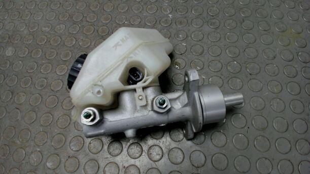 Foto: HAUPTBREMSZYLINDER eines Opel Corsa 1.0 12V Sport