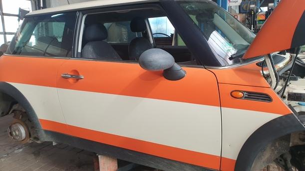 Foto: TÜR VORNE RECHTS eines Mini (BMW) Mini One Sport