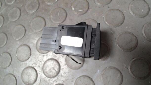 Foto: SCHALTER WARNBLINKANLAGE/ WARNBLINKSCHALTER eines VW Polo 1.4 Sport