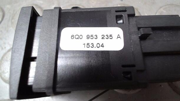 Foto: SCHALTER WARNBLINKANLAGE/ WARNBLINKSCHALTER eines VW Polo 1.4 Sport