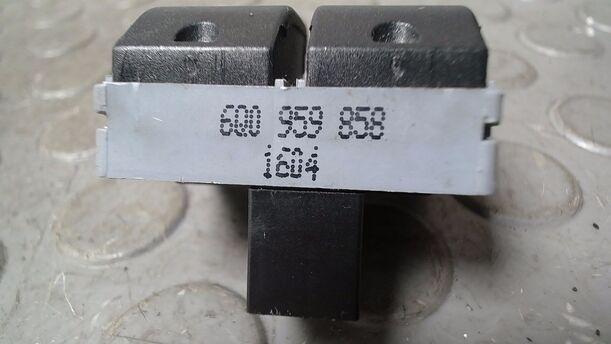 Foto: FENSTERHEBERSCHALTER eines VW Polo 1.4 Sport