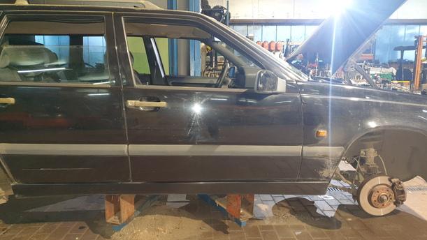 Foto: TÜR VORNE RECHTS eines Volvo 850 2.0-10V Sport