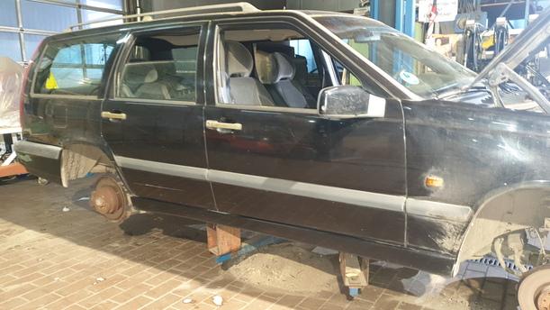Foto: TÜR VORNE RECHTS eines Volvo 850 2.0-10V Sport