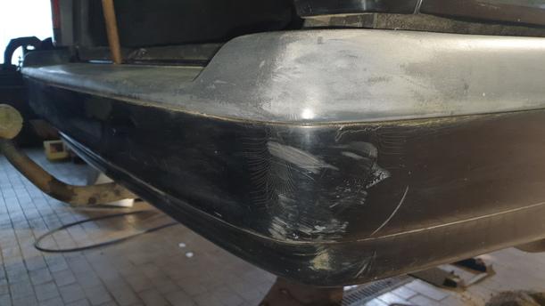 Foto: STOSSFÄNGER / STOßSTANGE HINTEN eines Volvo 850 2.0-10V Sport