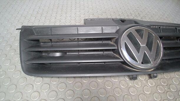 Foto: KÜHLERGRILL eines VW Polo 1.4 Sport