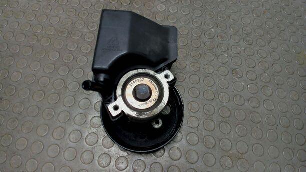 Foto: PUMPE SERVOLENKUNG eines Volvo 850 2.0-10V Sport
