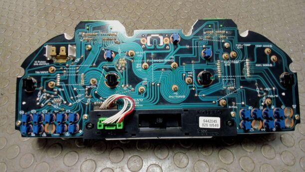 Foto: TACHOEINHEIT / KOMBIINSTRUMENT eines Volvo 850 2.0-10V Sport