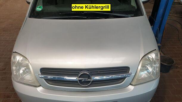 Foto: MOTORHAUBE eines Opel Meriva 1.6 16V Sport