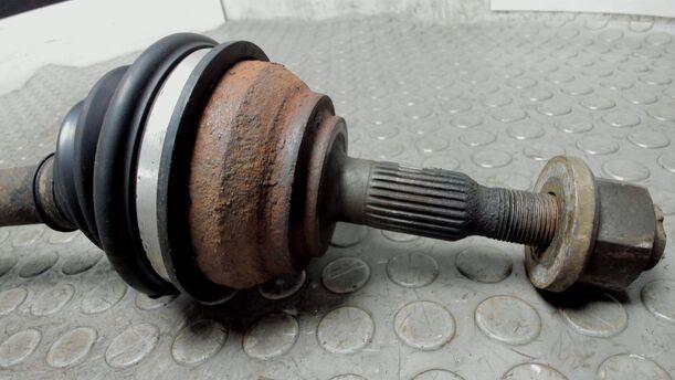 Foto: ANTRIEBSWELLE LINKS eines Volvo 850 2.0-10V Sport