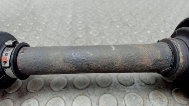 Foto: ANTRIEBSWELLE LINKS eines Volvo 850 2.0-10V Sport
