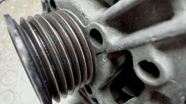 Foto: LICHTMASCHINE / GENERATOR ( 110 A ) eines Mini (BMW) Mini One Sport