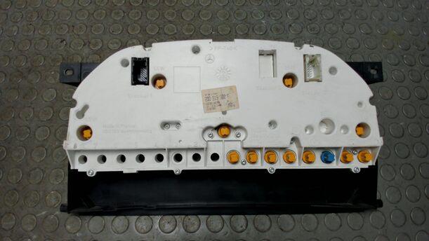 Foto: TACHOEINHEIT / KOMBIINSTRUMENT eines VW LT 35 SDI Sport