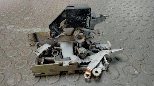 Foto: TÜRSCHLOSS VORNE LINKS eines VW LT 35 SDI Sport