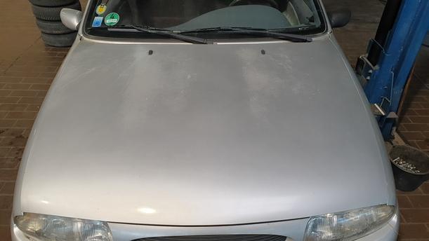 Foto: MOTORHAUBE ( VOR FACELIFT ) eines Ford Fiesta Sport