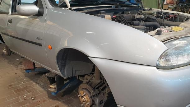 Foto: KOTFLÜGEL RECHTS ( VOR FACELIFT ) eines Ford Fiesta Sport