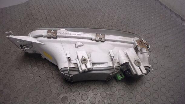 Foto: SCHEINWERFER RECHTS ( VOR FACELIFT ) eines Ford Fiesta Sport