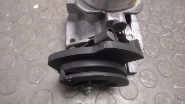 Foto: DROSSELKLAPPENSTUTZEN / DROSSELKLAPPE eines Ford Fiesta Sport