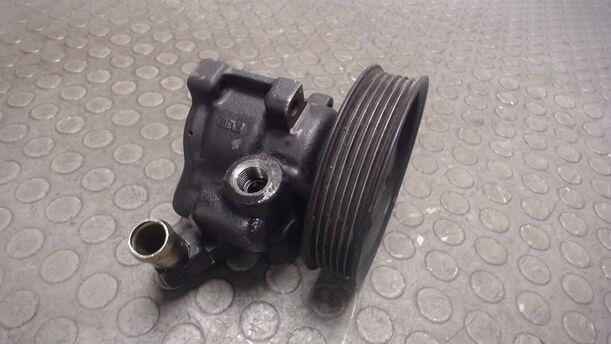 Foto: PUMPE SERVOLENKUNG / SERVOPUMPE eines Ford Fiesta Sport