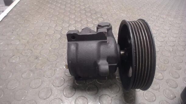 Foto: PUMPE SERVOLENKUNG / SERVOPUMPE eines Ford Fiesta Sport