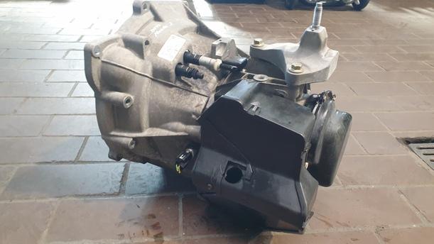 Foto: SCHALTGETRIEBE 5-GANG eines Mazda 2 1.25l Sport