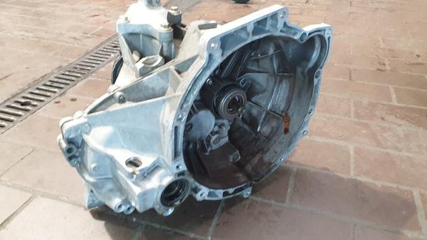 Foto: SCHALTGETRIEBE 5-GANG eines Mazda 2 1.25l Sport