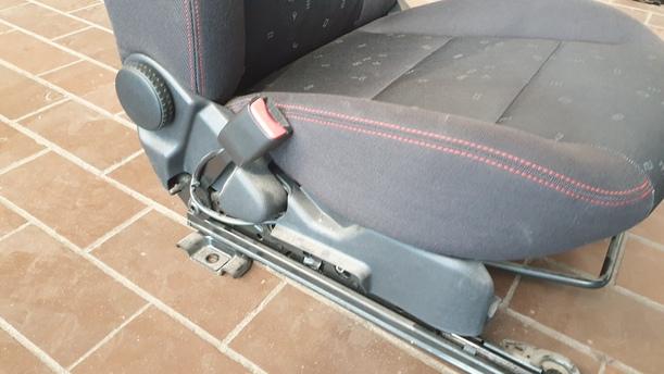 Foto: SITZ VORN LINKS + VORN RECHTS eines Mazda 2 1.25l Sport