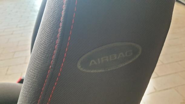 Foto: SITZ VORN LINKS + VORN RECHTS eines Mazda 2 1.25l Sport