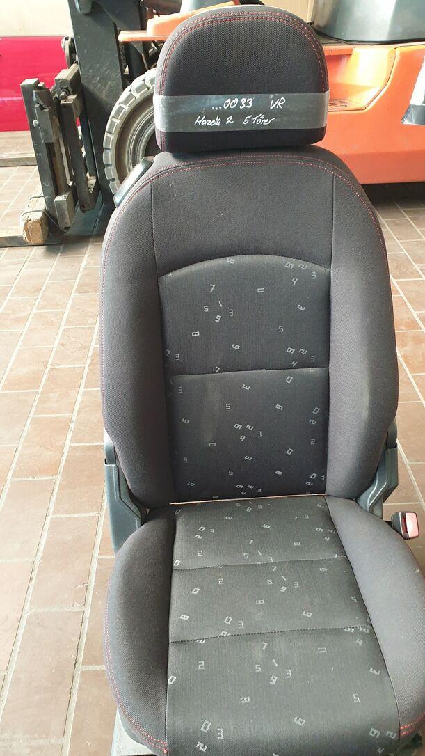 Foto: SITZ VORN LINKS + VORN RECHTS eines Mazda 2 1.25l Sport