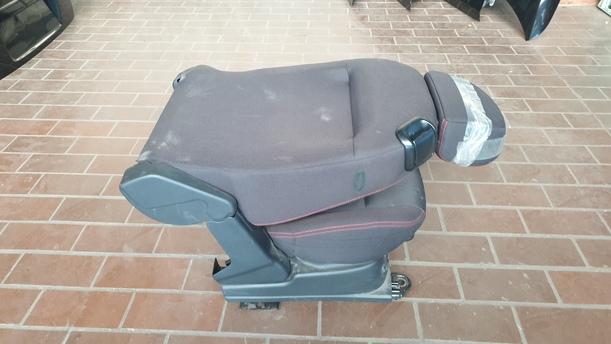 Foto: SITZ VORN LINKS + VORN RECHTS eines Mazda 2 1.25l Sport