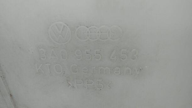 Foto: SCHEIBENWASCHBEHÄLTER eines VW Passat Variant 1.8 Sport