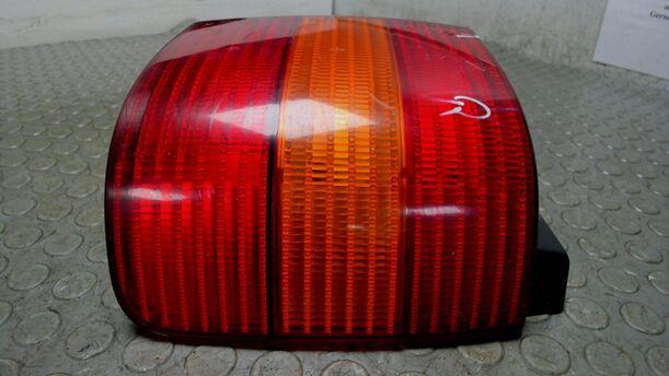 Foto: HECKLEUCHTE / RÜCKLICHT RECHTS eines VW Passat Variant 1.8 Sport