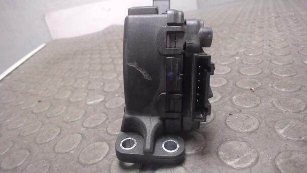 Foto: GASPEDAL ( SCHALTGETRIEBE ) eines VW Polo 1.2 Sport