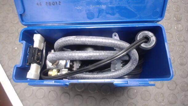 Foto: LUFTKOMPRESSOR / ELEKTRISCHE LUFTPUMPE eines VW Polo 1.2 Sport