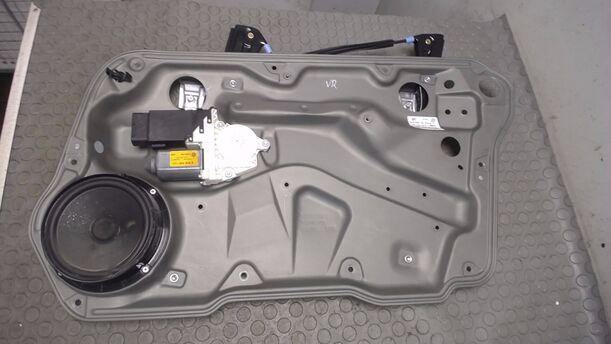 Foto: FENSTERHEBER ELEKTRISCH VORNE RECHTS ( 4/5 TÜRER ) eines VW Golf Variant 1.9 TDI Sport