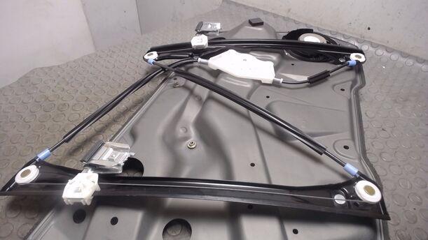 Foto: FENSTERHEBER ELEKTRISCH VORNE RECHTS ( 4/5 TÜRER ) eines VW Golf Variant 1.9 TDI Sport