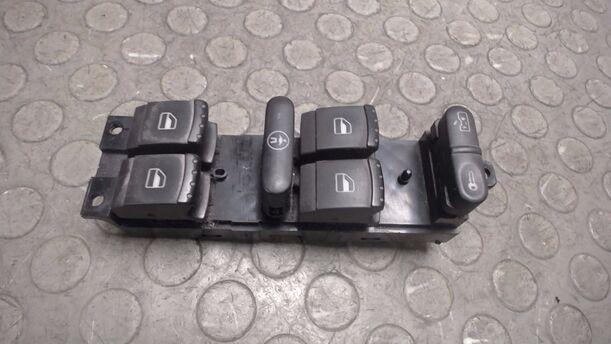 Foto: FENSTERHEBERSCHALTER VORNE LINKS eines VW Golf Variant 1.9 TDI Sport