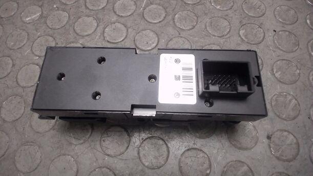 Foto: FENSTERHEBERSCHALTER VORNE LINKS eines VW Golf Variant 1.9 TDI Sport