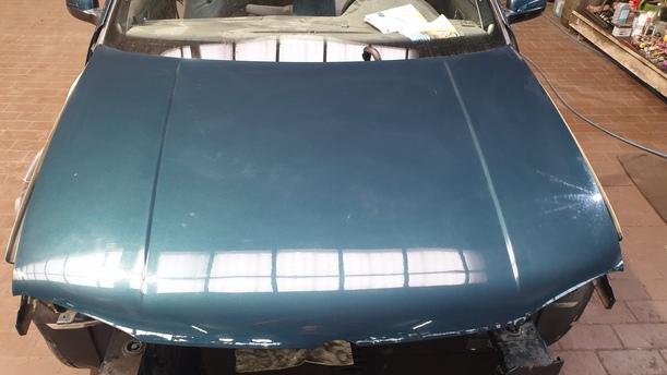 Foto: MOTORHAUBE eines VW Golf Variant 1.9 TDI Sport