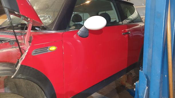 Foto: TÜR VORNE LINKS eines Mini (BMW) Mini Sport