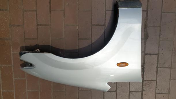 Foto: KOTFLÜGEL RECHTS eines Mazda Premacy 1.9 Sport