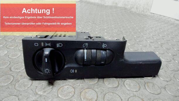 Foto: LICHTSCHALTER eines VW Passat Variant 1.8 Sport