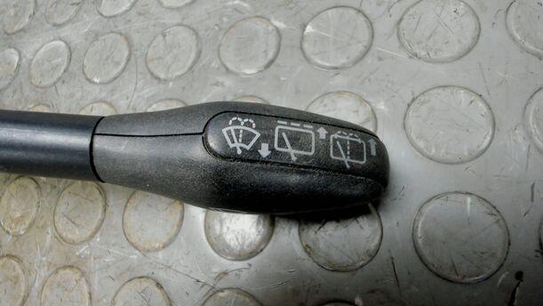 Foto: SCHEIBENWISCHERSCHALTER eines VW Passat Variant 1.8 Sport