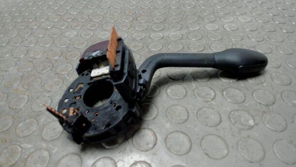 Foto: BLINKERSCHALTER / KOMBISCHALTER eines VW Passat Variant 1.8 Sport