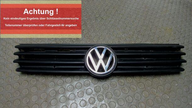 Foto: KÜHLERGRILL eines VW Passat Variant 1.8 Sport