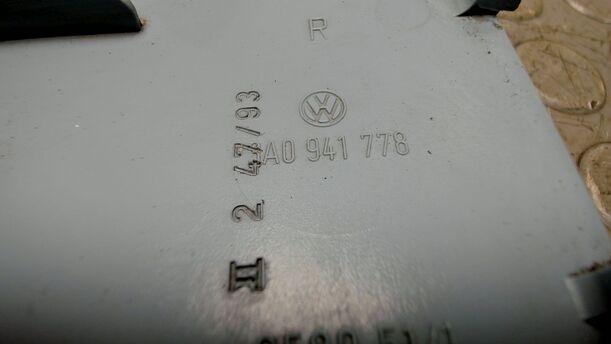 Foto: REFLEKTOR / ABDECKUNG NEBELSCHEINWERFER RECHTS eines VW Passat Variant 1.8 Sport