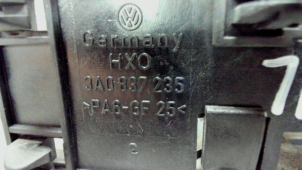 Foto: TÜR INNENGRIFF HINTEN LINKS eines VW Passat Variant 1.8 Sport