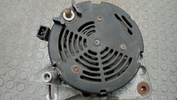 Foto: LICHTMASCHINE / GENERATOR eines VW Passat Variant 1.8 Stylance