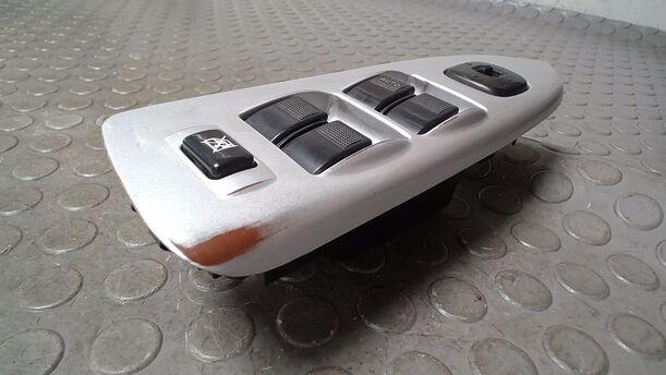 Foto: FENSTERHEBERSCHALTER eines Mazda Premacy 1.9 Stylance