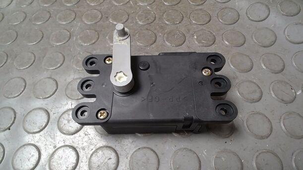 Foto: STELLMOTOR HEIZUNG ( 47121 ) eines Mazda Premacy 1.9 Stylance